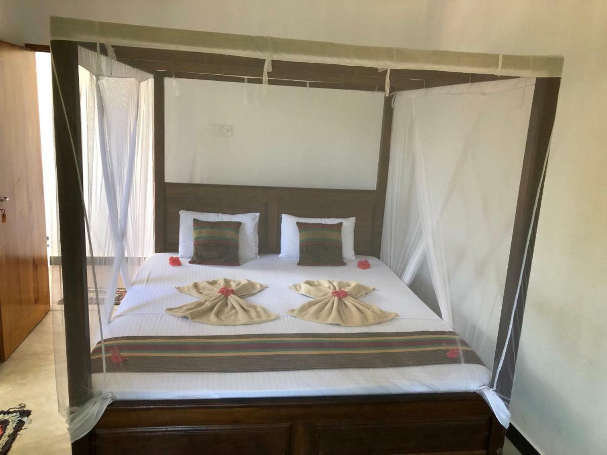 Hiriketiya White House Bed & Breakfast ดิคเวลลา ภายนอก รูปภาพ